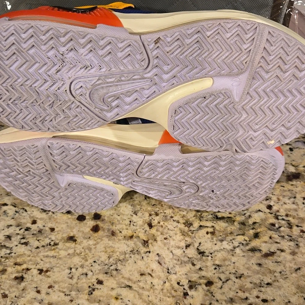 Nike LeBron Kids Basketball Shoes Multicolor Size 6Y - Picture 5 of 6
